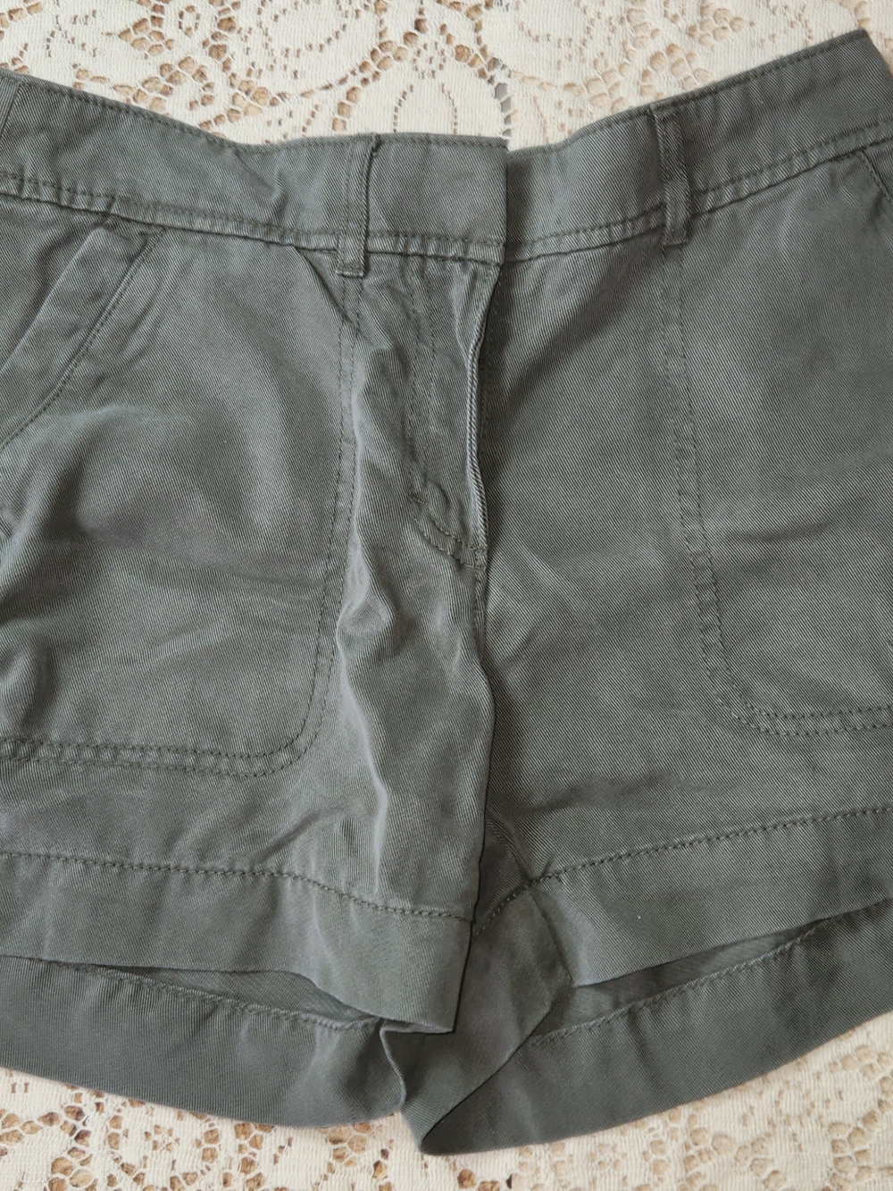 White House Black Market 5" Short Olive Green 100% Lyocell Women's Shorts Size 2